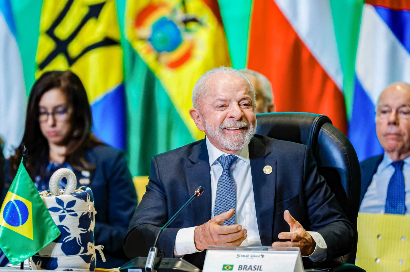 'Estão querendo nos colonizar outra vez', diz Lula sobre disputa de terras-raras