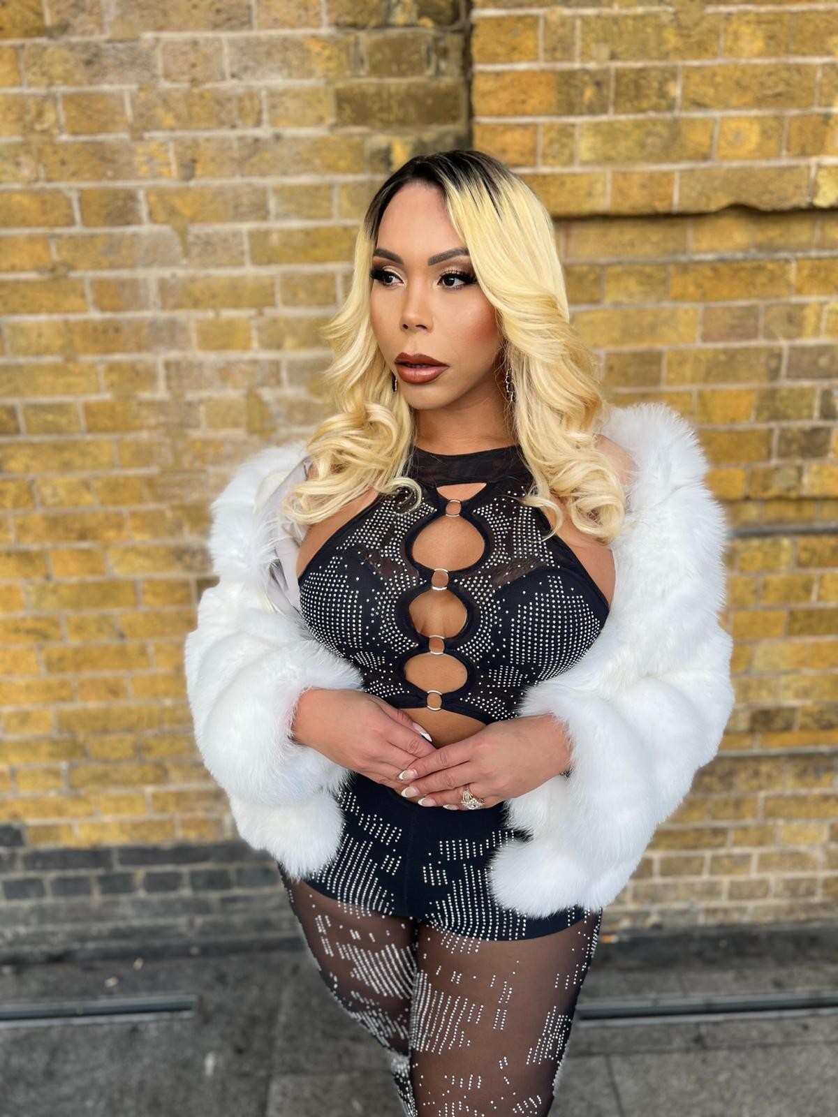 'It's Time': Influenciadora trans faz lip sync com clássico de Mariah Carey no metrô de Londres