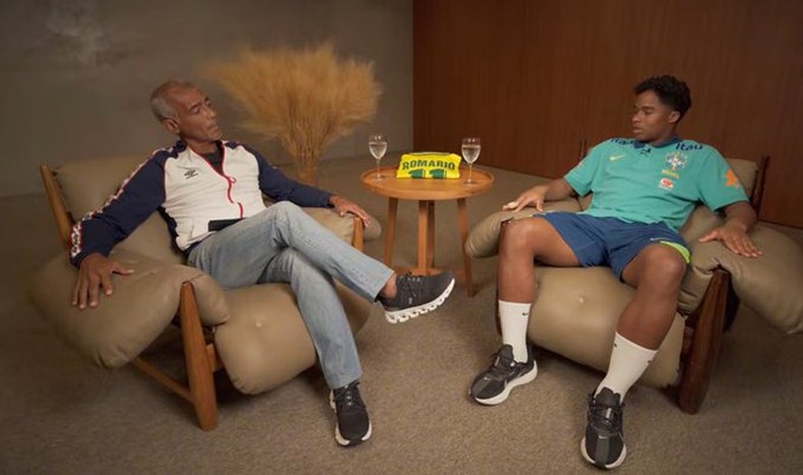 Endrick durante entrevista a Romário TV