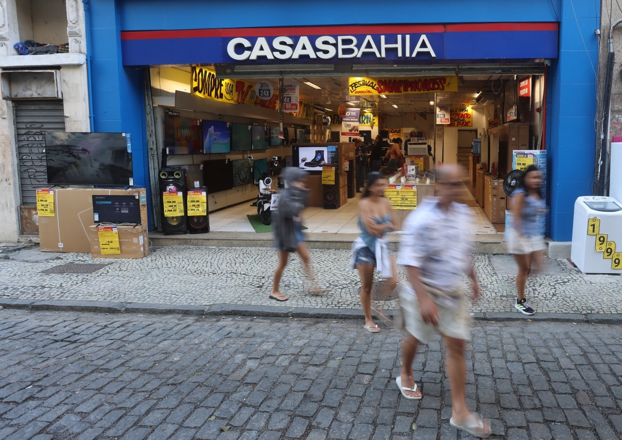 Fornecedor exige pagamento à vista da Casas Bahia, e empresa atrasa aluguel de galpões - QTU Questões do Universo