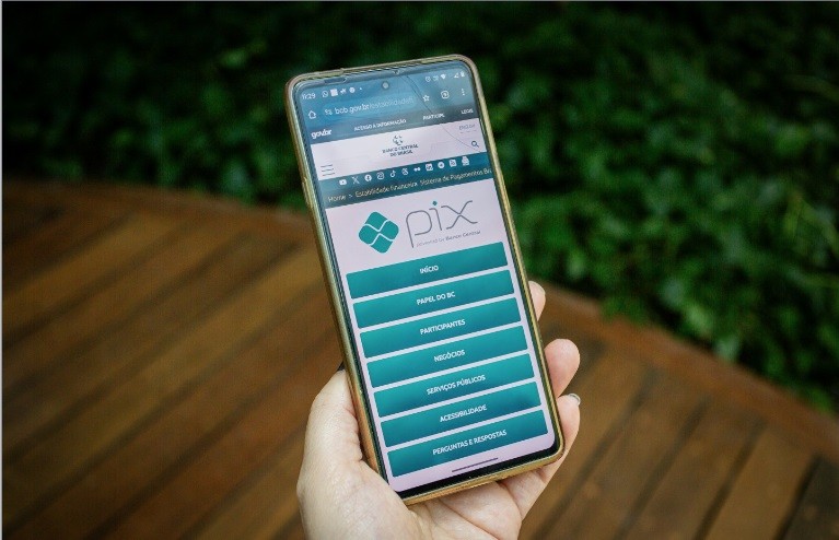 BC informa vazamento de dados de 644 chaves Pix sob guarda da Caixa; senhas estão protegidas