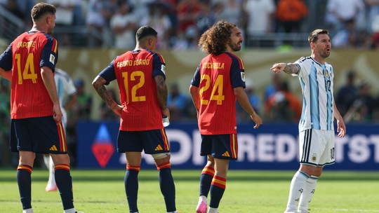 Cucurella destaca 'trabalho incrível' da defesa da Espanha na Copa do Mundo: 'Sacrifício de todos' Cucurella destaca 'trabalho incrível' da defesa da Espanha na Copa do Mundo: 'Sacrifício de todos'