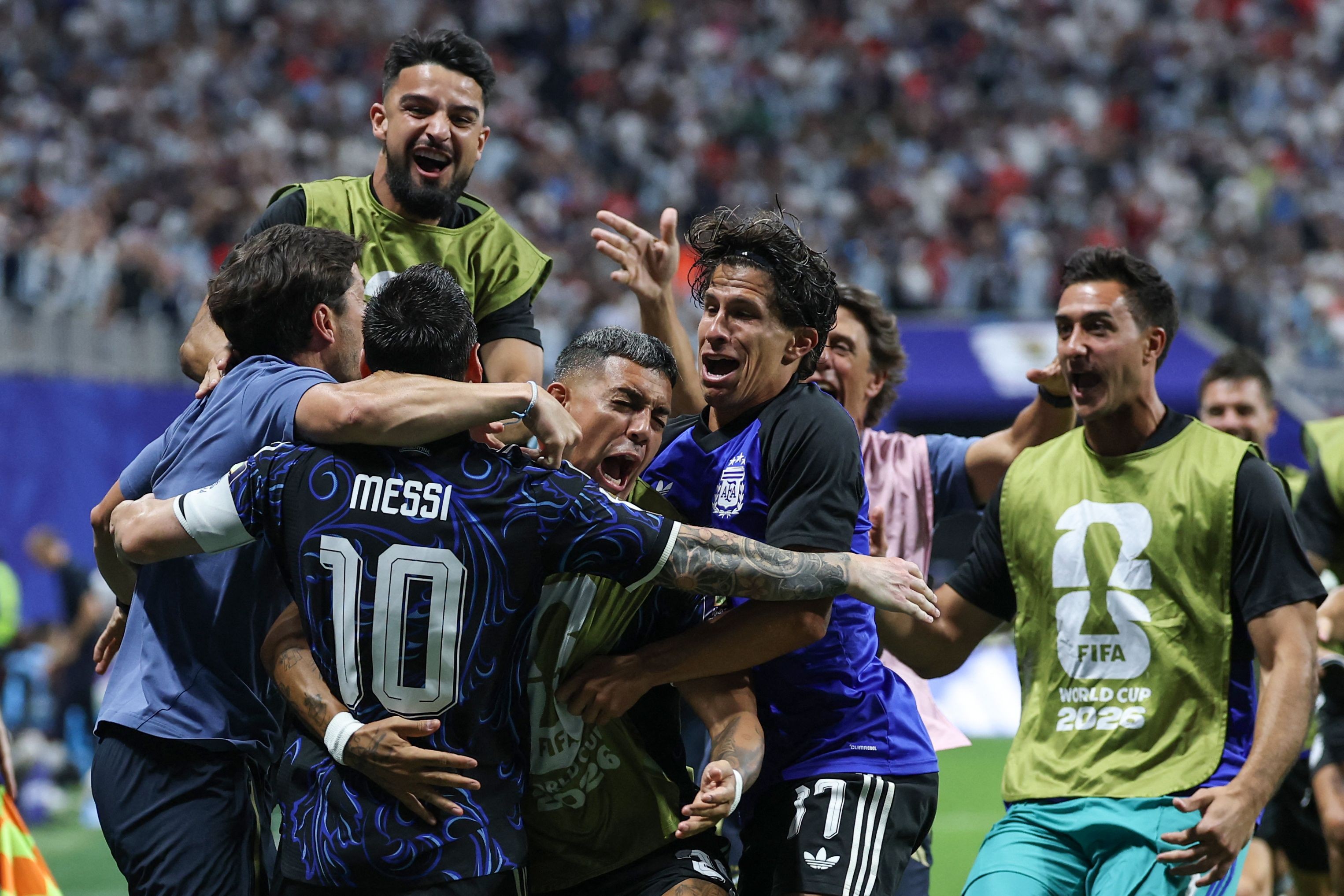 Lautaro Martínez comemora gol da vitória da Argentina em sonho realizado
