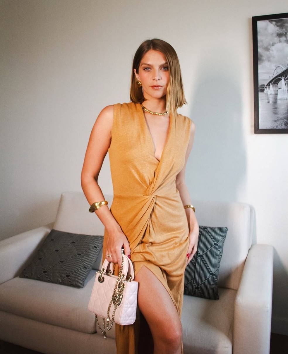 Isabella Santoni mostra que é possível manter a elegância sem perder o estilo — Foto: Divulgação