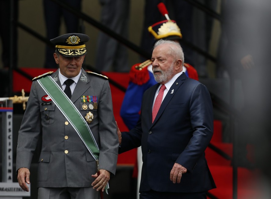 O presidente Lula em cerimônia militar no Quartel-General do Exército