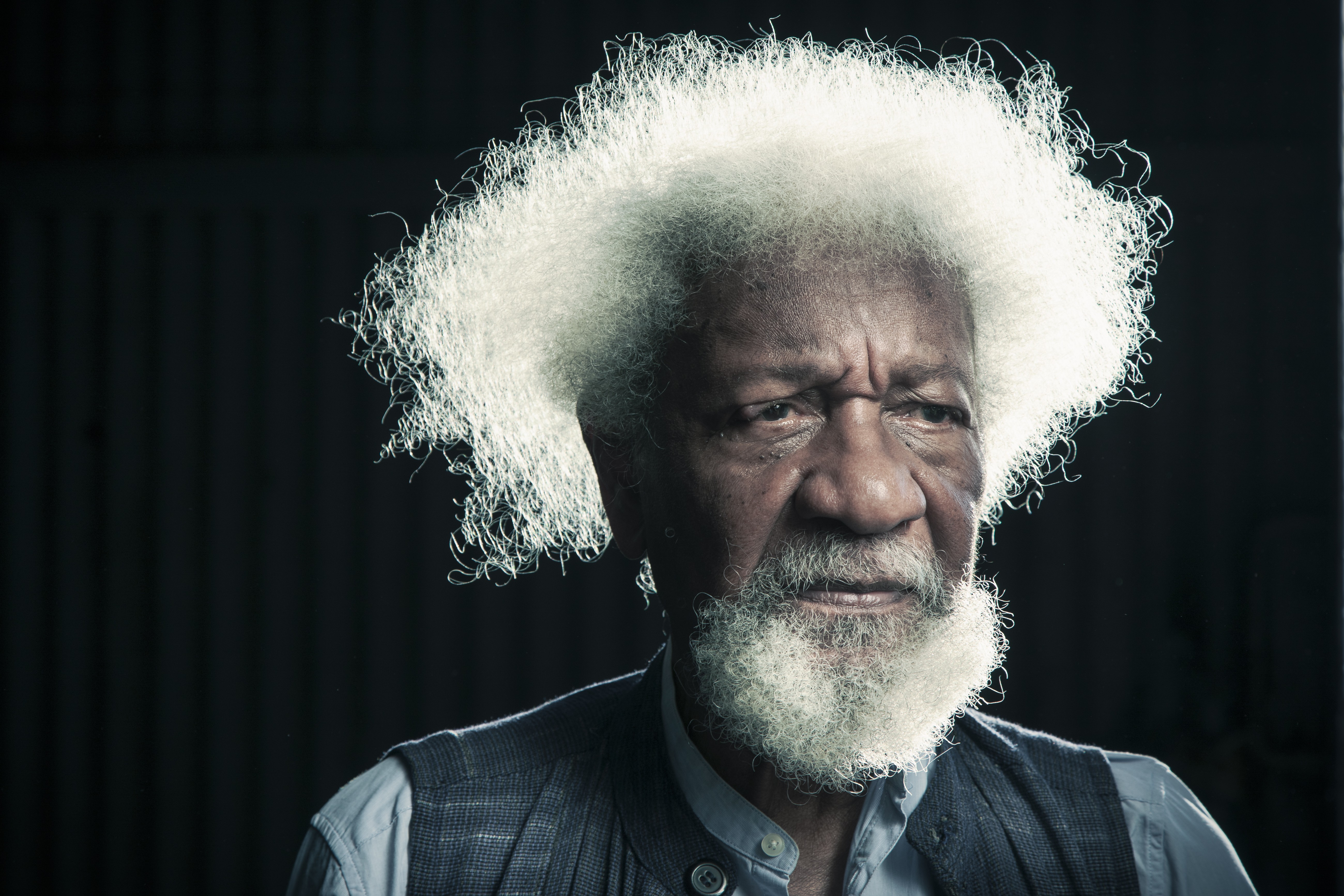 Wole Soyinka: Nobel de Literatura nigeriano conta como se encantou com os orixás e por que Exu virou símbolo de resistência