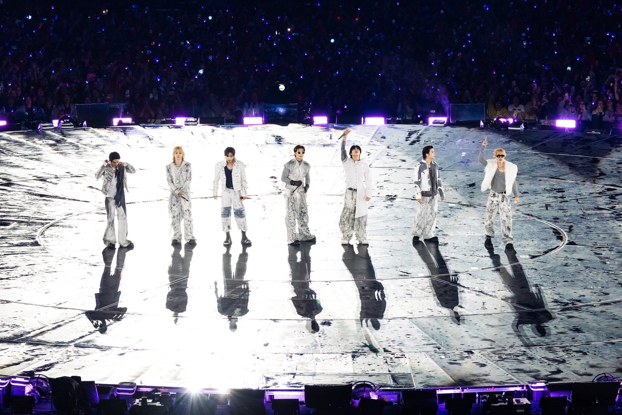 Palco 360º, luzes sincronizadas e faixas surpresa: como será a retomada dos shows do BTS no Brasil