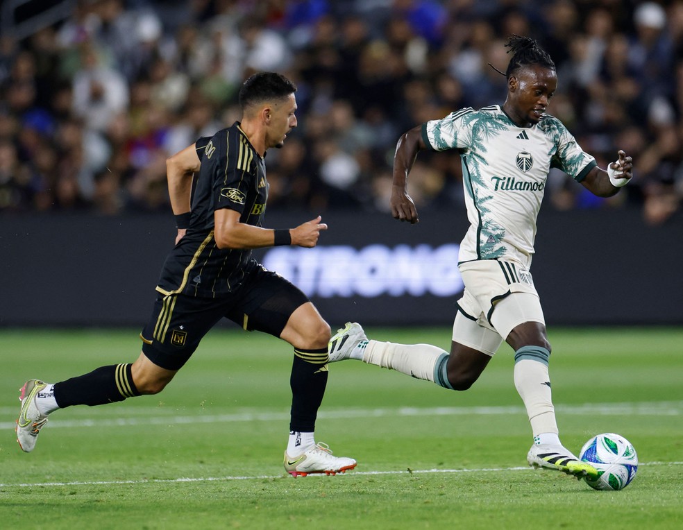 Santiago Moreno (à direita), do Portland Timbers-EUA, é alvo do Fluminense — Foto: Harry How / GETTY IMAGES NORTH AMERICA / Getty Images via AFP
