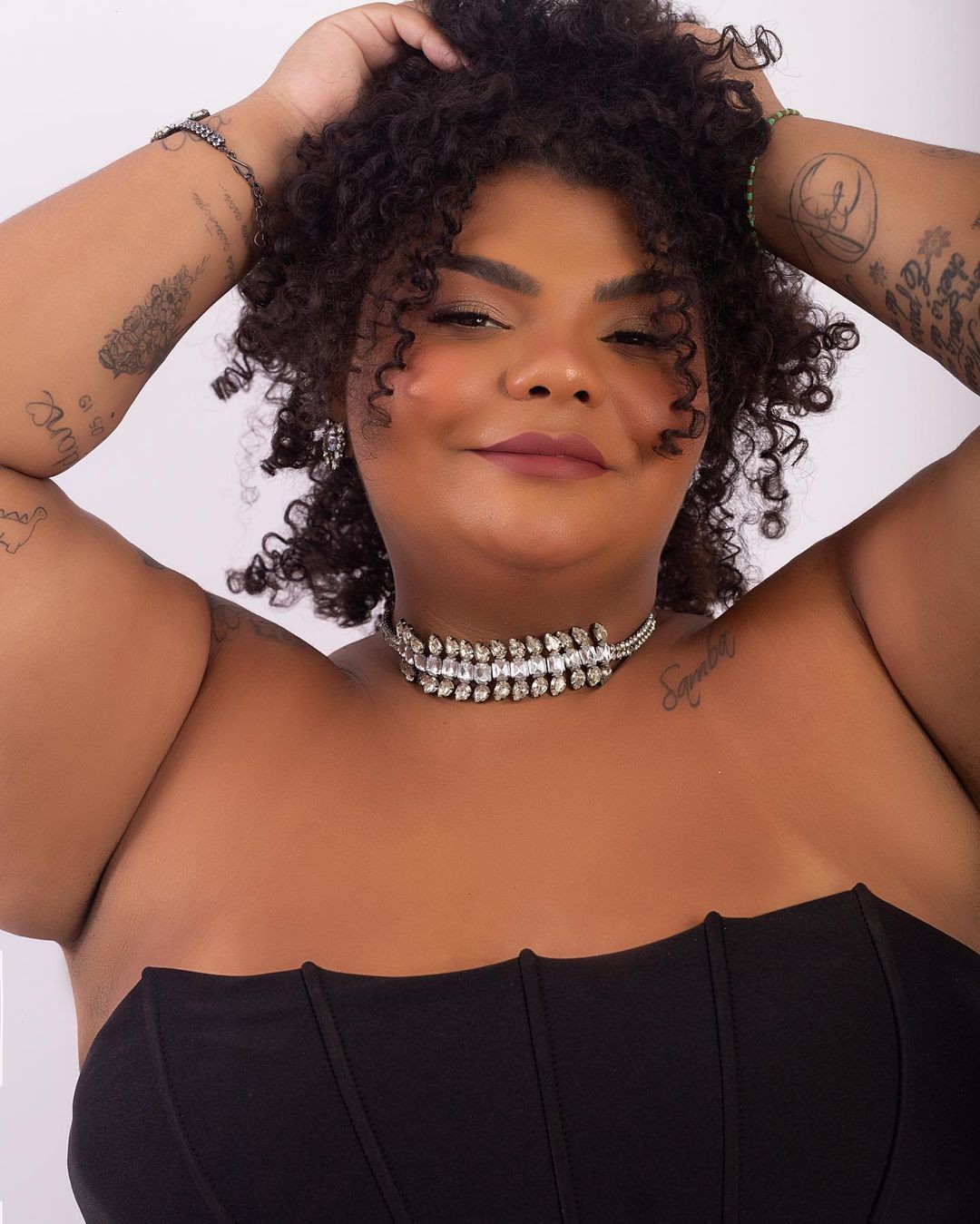 A influencer Flora Cruz, de 20 anos, filha do sambista Arlindo Cruz — Foto: Reprodução