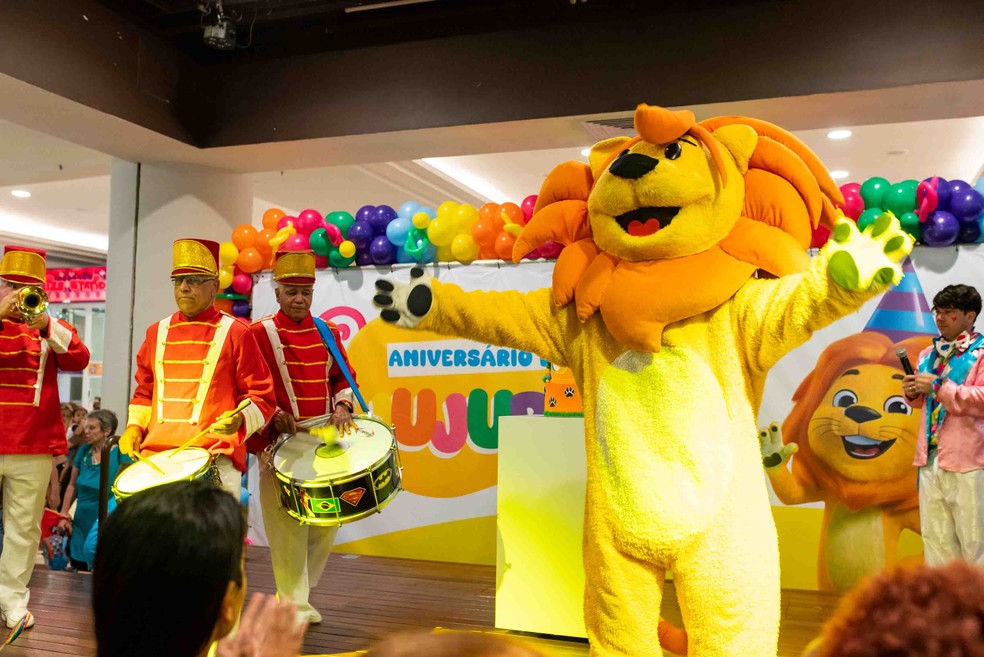 A mascote Jujuba anima o Dia da Criança no Shopping Boulevard — Foto: Divulgação
