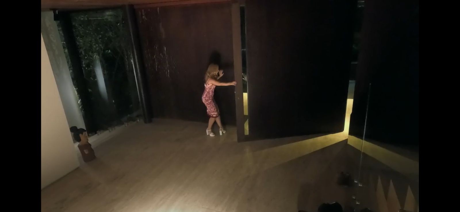 Porta de entrada da casa de Angélica e Luciano Huck — Foto: Reprodução/Globoplay