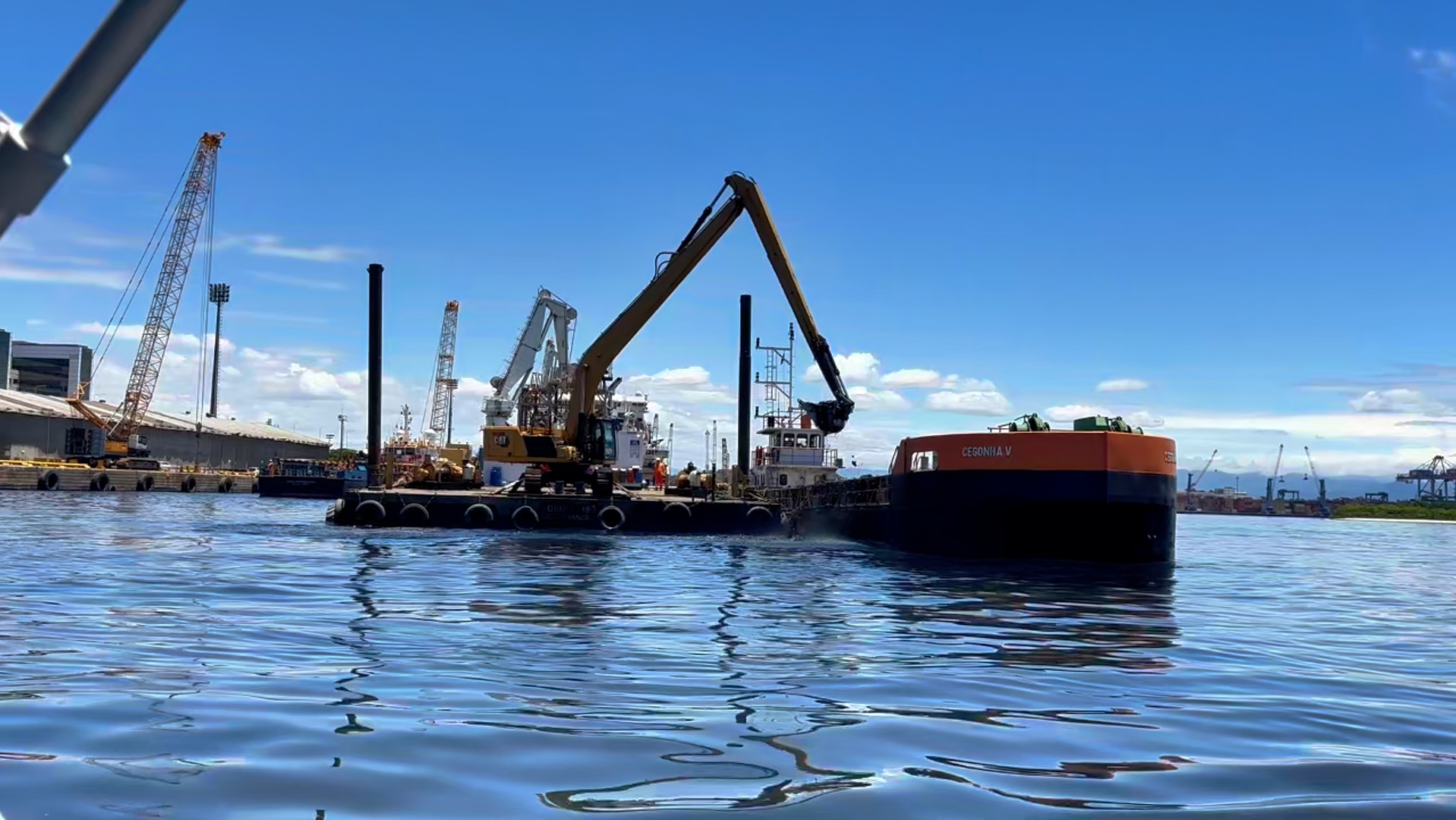 Autoridade portuária do Rio é autuada por dragagem irregular na Baía de Guanabara