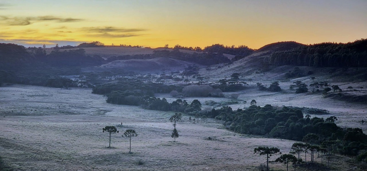 Frente fria e massa de ar polar trazem granizo, vento de 60 km/h e frio de até 4°C no Brasil