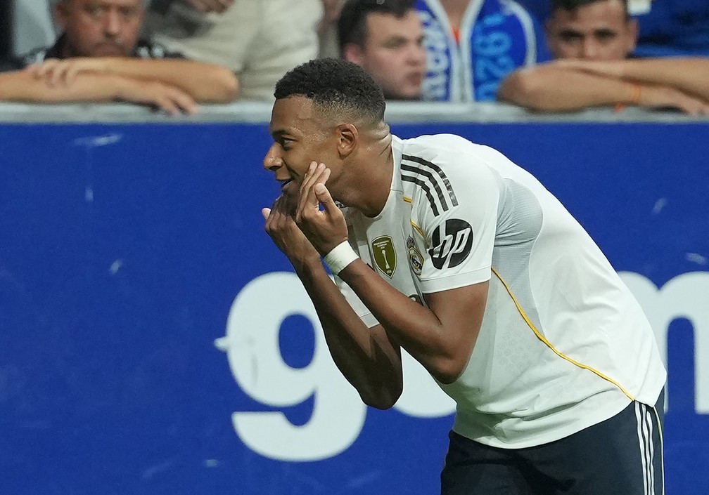 Mbappé em Oviedo x Real Madrid — Foto: Cesar MANSO / AFP