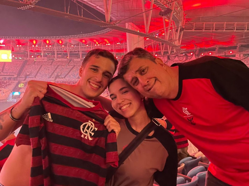 Pedro Mourao came to Maracanã with his father and his girlfriend – Photography: João Pedro Fragoso