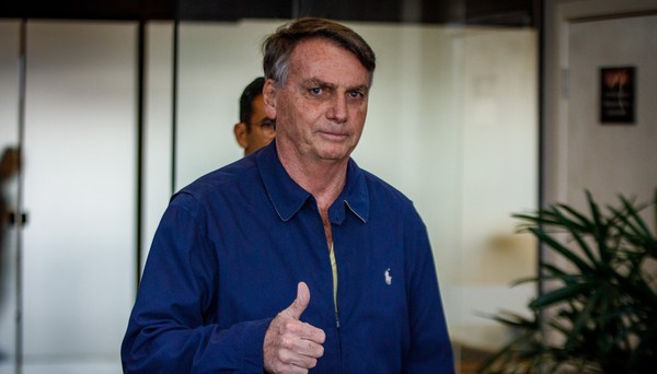 Bolsonaro melhora e já caminha por corredores de hospital em São Paulo 