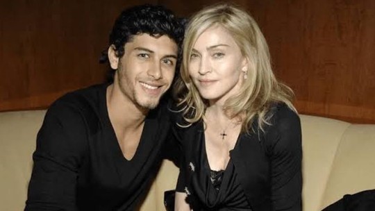 Ex-namorado de Madonna ganha ação contra companhia  aérea e processa locatário 