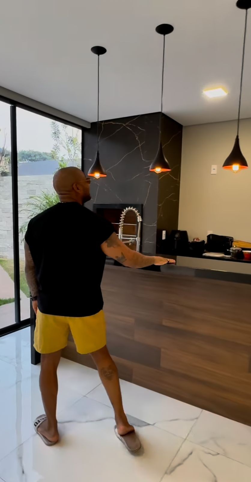 Cezar Black mostra parte de sua casa nas redes sociais — Foto: Reprodução/Instagram