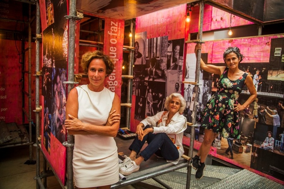 As atrizes Marieta Severo e Andréa Beltrão comemoram os 15 anos do Teatro Poeira com uma exposição idealizada por Bia Lessa Guito Moreto/Agência O Globo — Foto:         