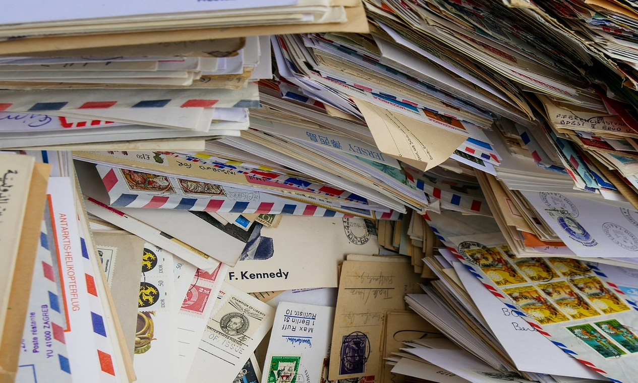 Com tanta tecnologia, quem ainda manda carta ou telegrama? Envio de correspondência via Correios caiu 76% em uma década