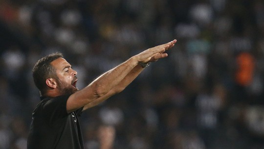 Artur Jorge minimiza demora do VAR e confia na classificação do Botafogo na Libertadores: 'Somos capazes'