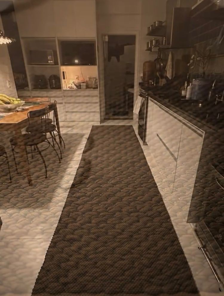 Cozinha da casa de Isabel Teixeira, em São Paulo — Foto: Reprodução/Instagram