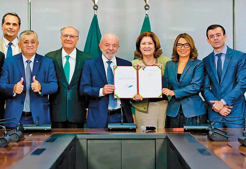 Fim da 'taxa das blusinhas' custará R$ 1,9 bi neste ano, mas não demanda compensação pelo governo
