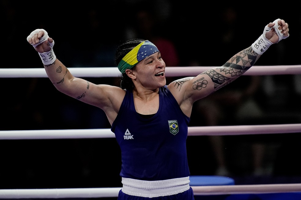 Beatriz Ferreira conquistou duas medalhas olímpicas e migrou para o boxe profissional — Foto: Alexandre Loureiro/COB