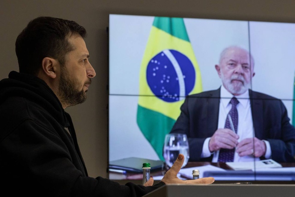Zelensky e Lula conversam por vídeo sobre proposta para grupo de países intermediar diálogo pela paz — Foto: Presidência da Ucrânia