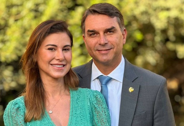Análise: Flávio Bolsonaro rasga a fantasia de moderado após meses de família margarina na campanha e na TV