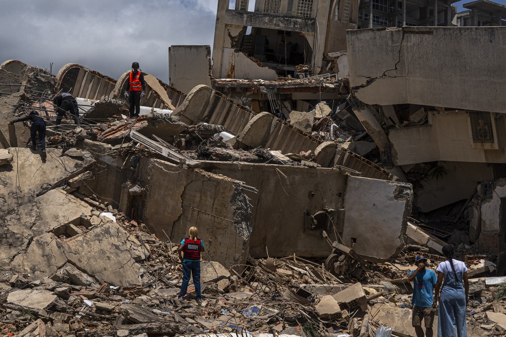 Mais de 100 edifícios vieram ao chão e outras centenas foram danificados nos terremotos que atingiram a Venezuela na semana passada — Foto: Yan Boechat