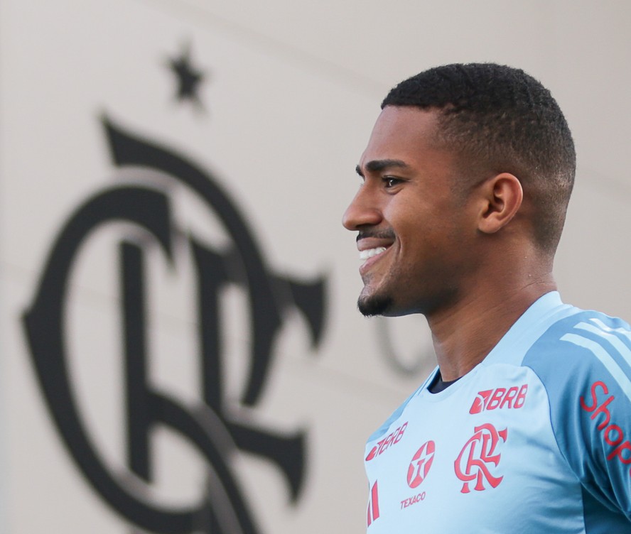 Da curta passagem na base à contratação recorde: saiba qual Samuel Lino ...