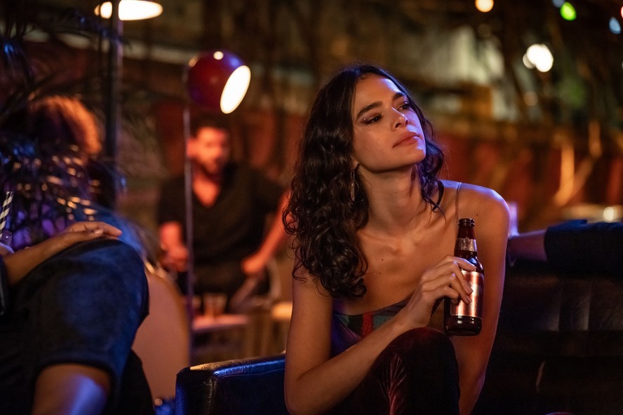 Série com Bruna Marquezine e Sergio Malheiros ganha trailer; assista