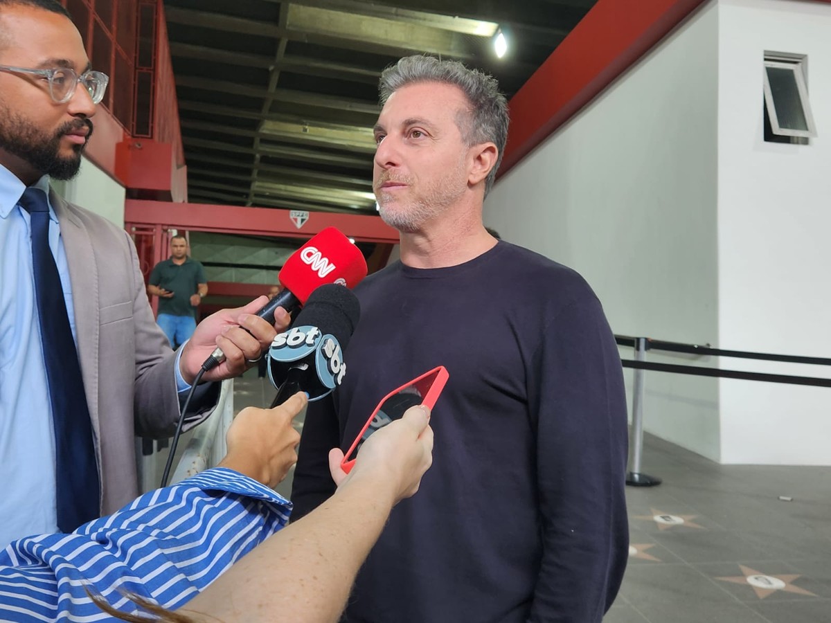 Luciano Huck, Felipe Massa e prefeito de SP: personalidades vão ao velório de Abilio Diniz