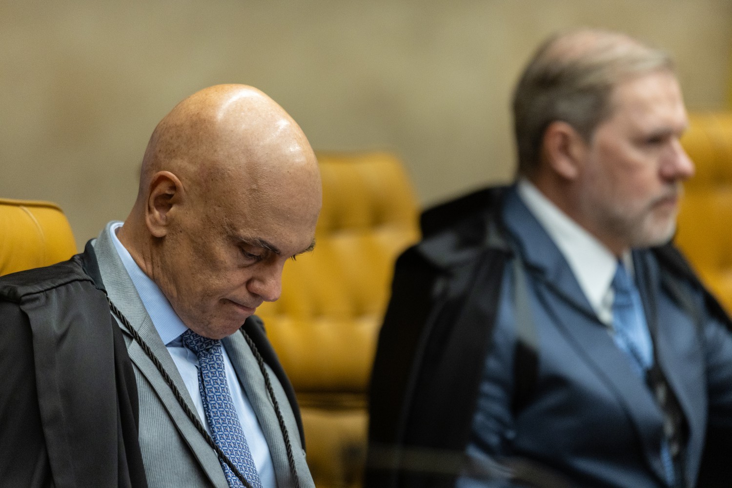 Master: Alexandre de Moraes e Toffoli s&atilde;o alvos de novos pedidos de impeachment por conta de esc&acirc;ndalo