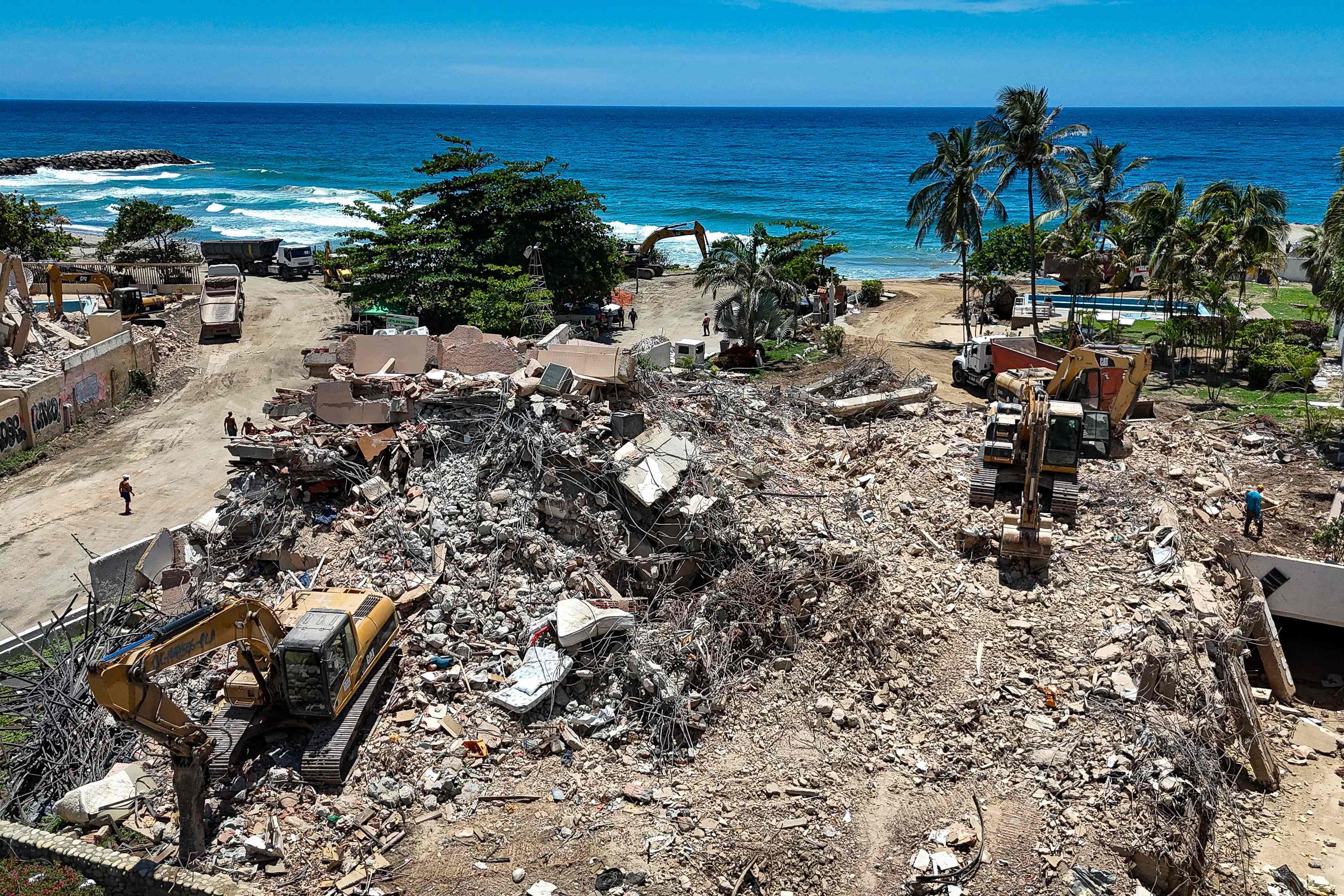 Ambientalistas alertam para impacto do depósito de escombros do terremoto na costa de La Guaira