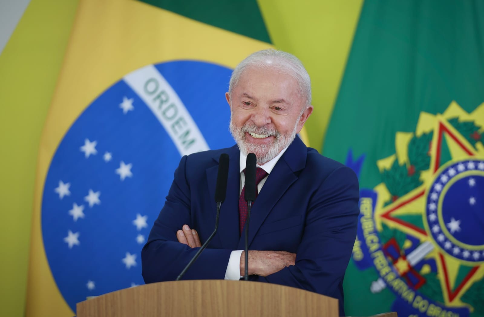 Lula irá ao Senado para promulgação da PEC do fim da escala 6x1
