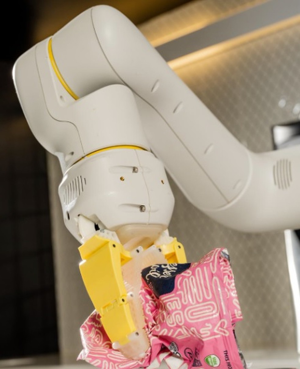 Robô prevê cenário em que inteligência artificial manipula humanos -  Canaltech