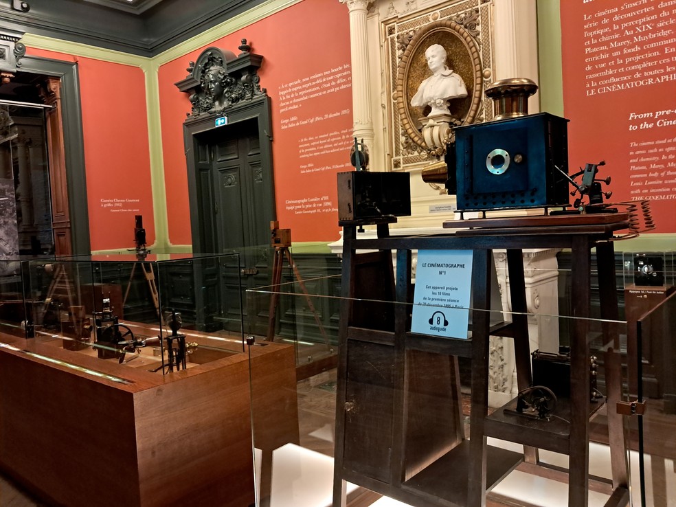 Cinemathograph N.1, the device used during the first session in history: audience impressed by the movements of the scene — Photo: Élcio Braga