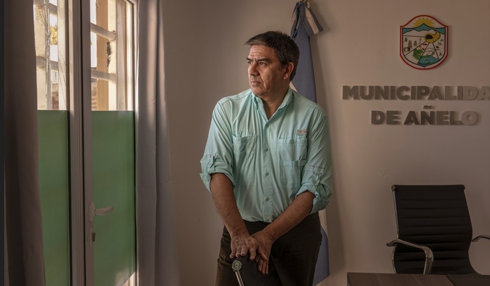 Marcelo Venegas, vereador do município de Añelo: até oito famílias chegam a Añelo toda semana em busca de emprego — Foto: Bloomberg