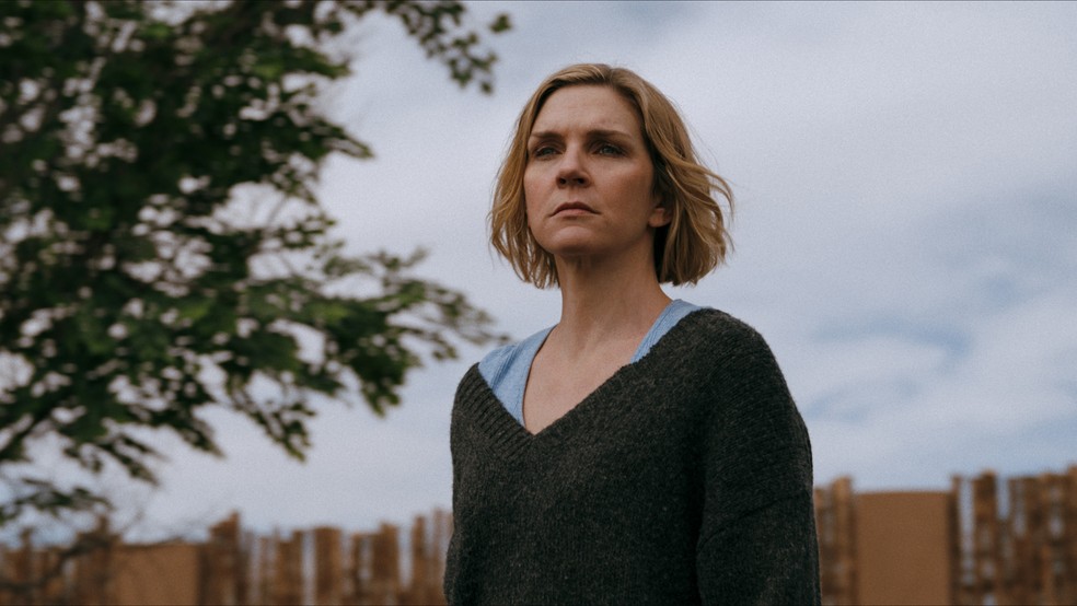 Rhea Seehorn/Carol em Pluribus — Foto: Appletv