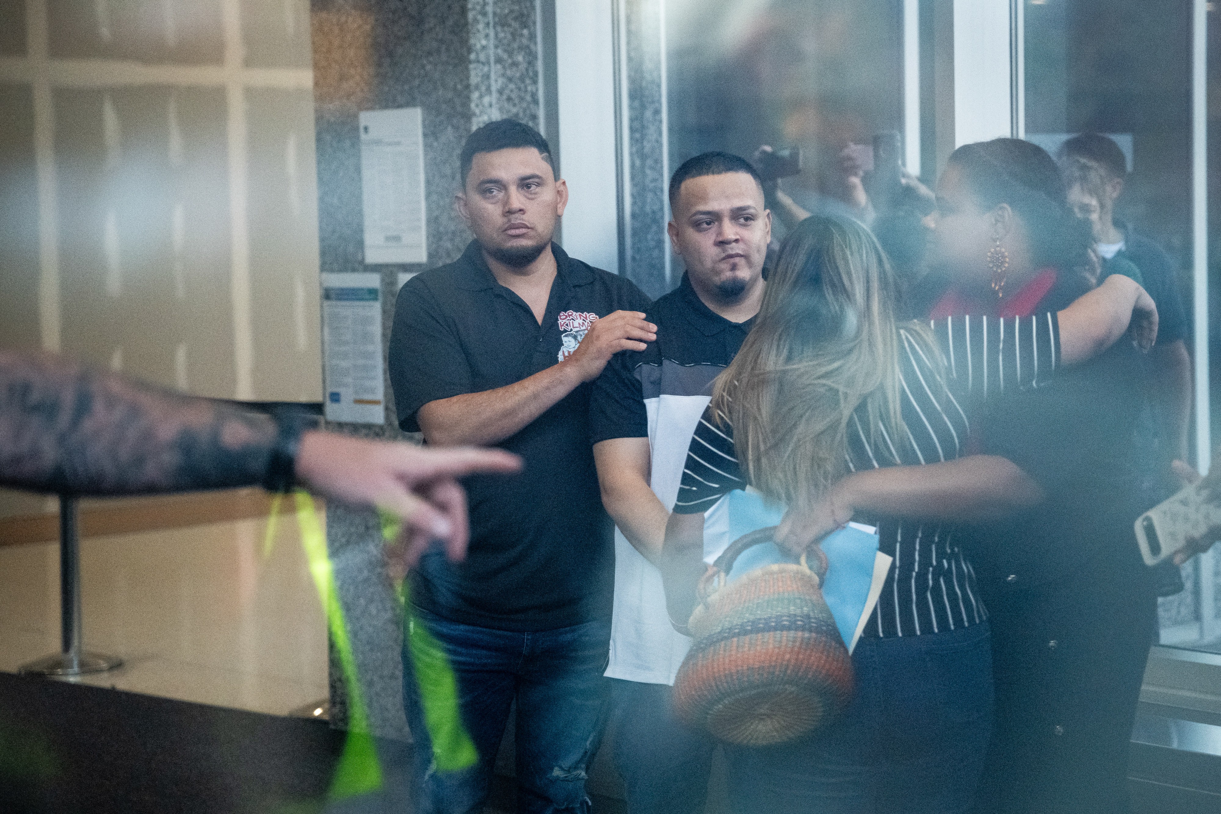 Dias após ser libertado, salvadorenho deportado por engano é preso novamente nos EUA e pode ser enviado à Uganda