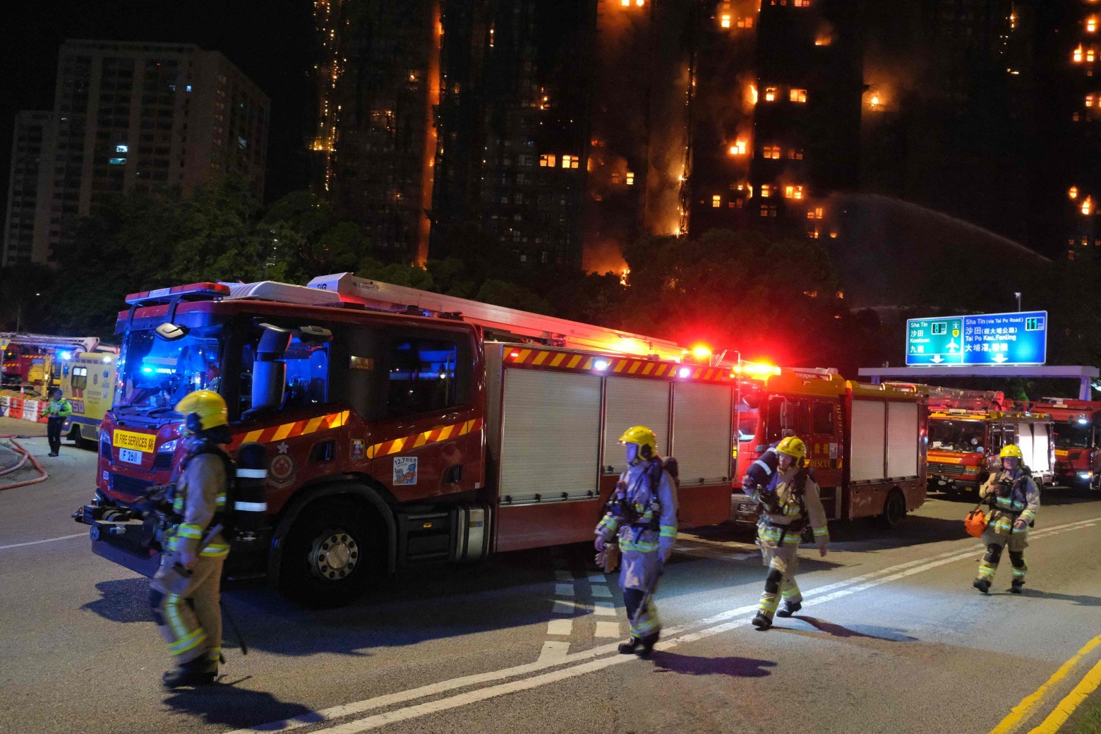 A fire broke out at the Wang Fook residential complex in the Tai Po district in northern Hong Kong - Photography: Tommy Wang