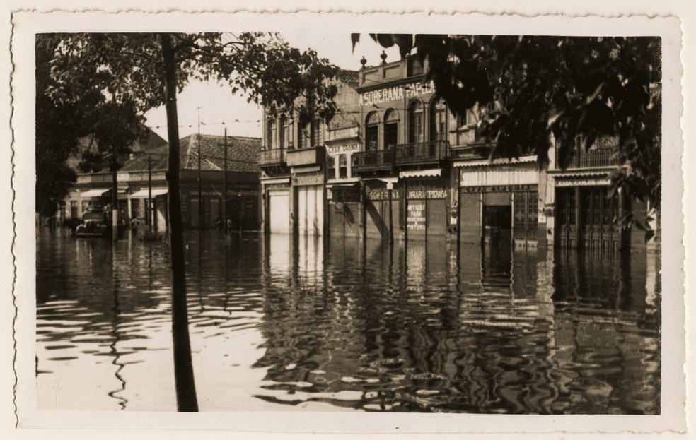 As aulas de todas as escolas de Porto Alegre foram suspensas durante as cheias de 1941 — Foto: Acervo do Museu de Porto Alegre Joaquim Felizardo/Divulgação