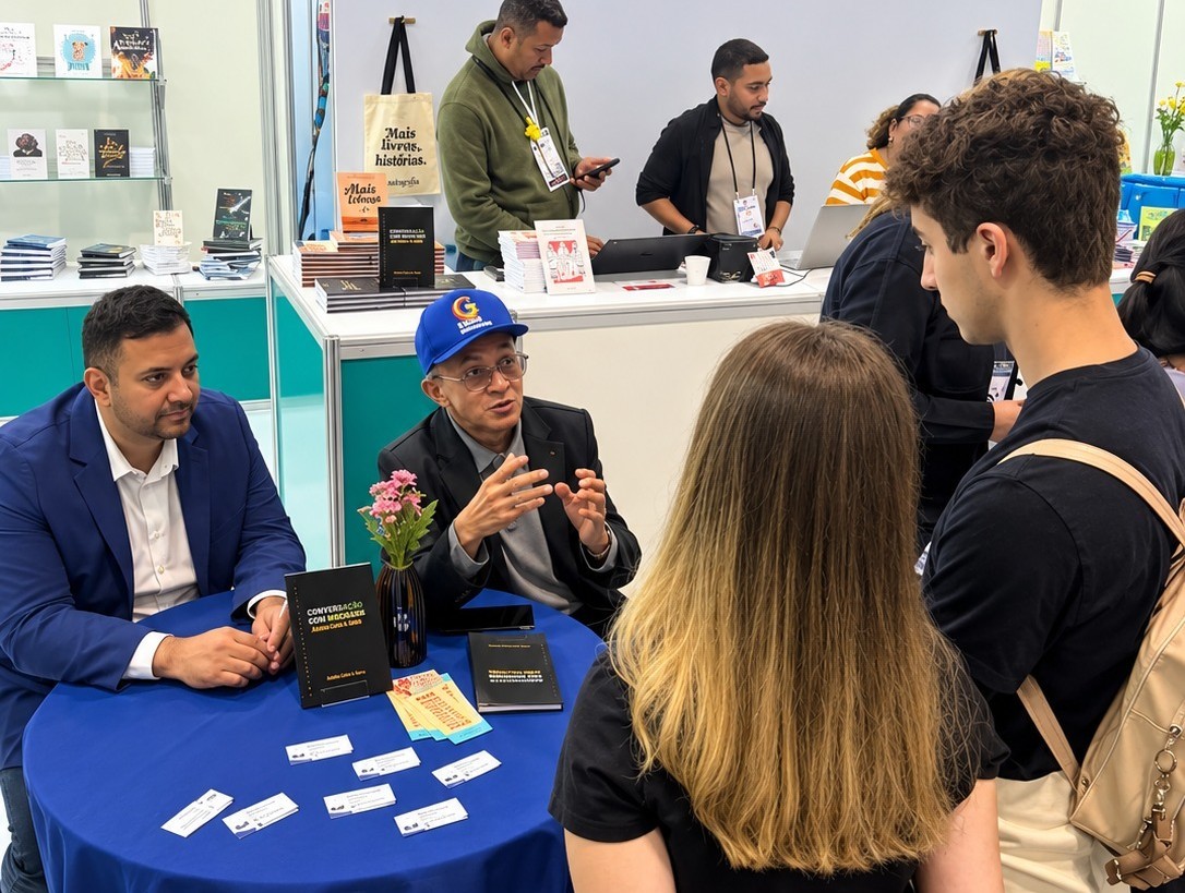 Bibiano Costa lança método inédito para estudar números primos na Bienal de SP - Foto