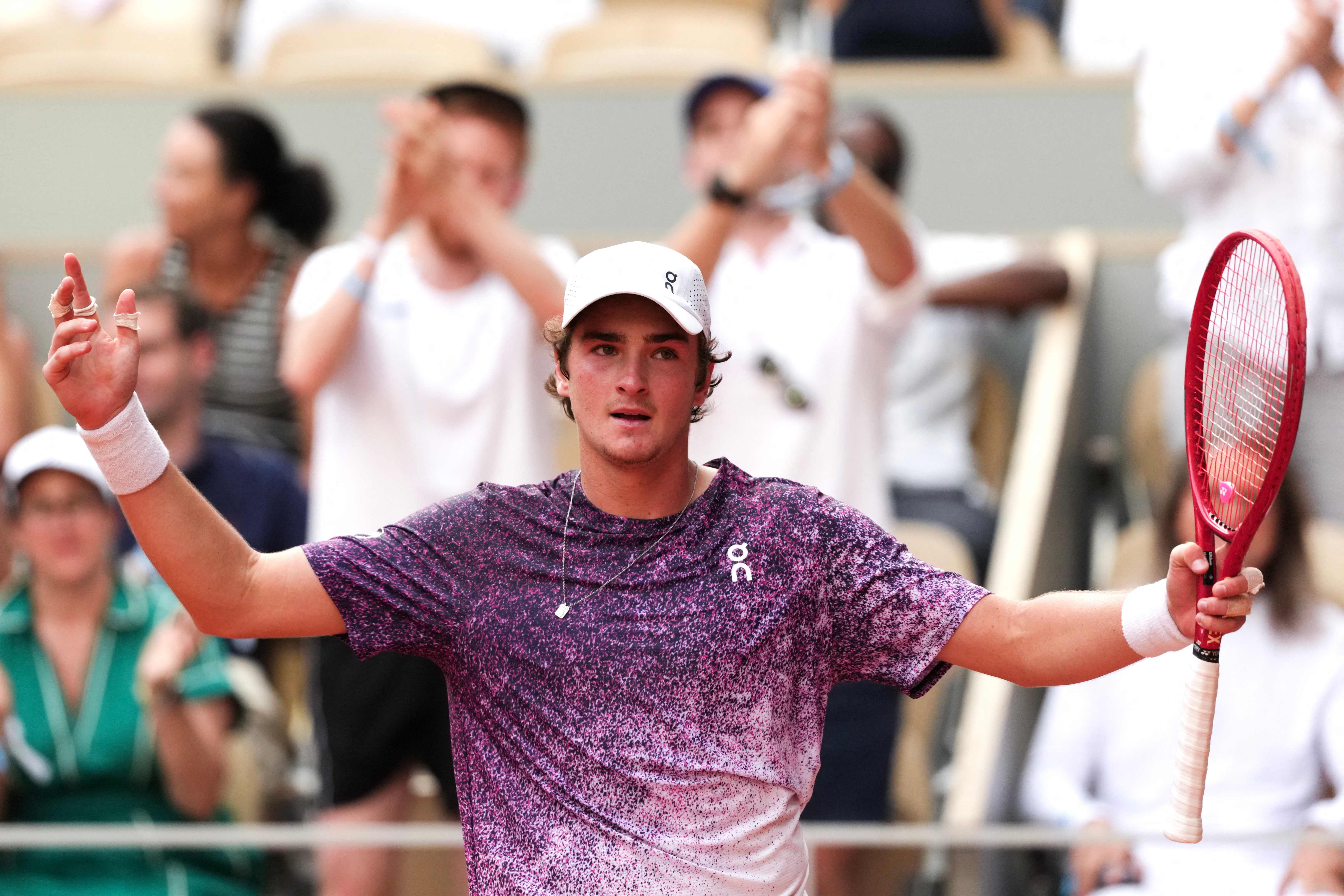 João Fonseca se destaca e enfrenta Casper Ruud em Roland Garros