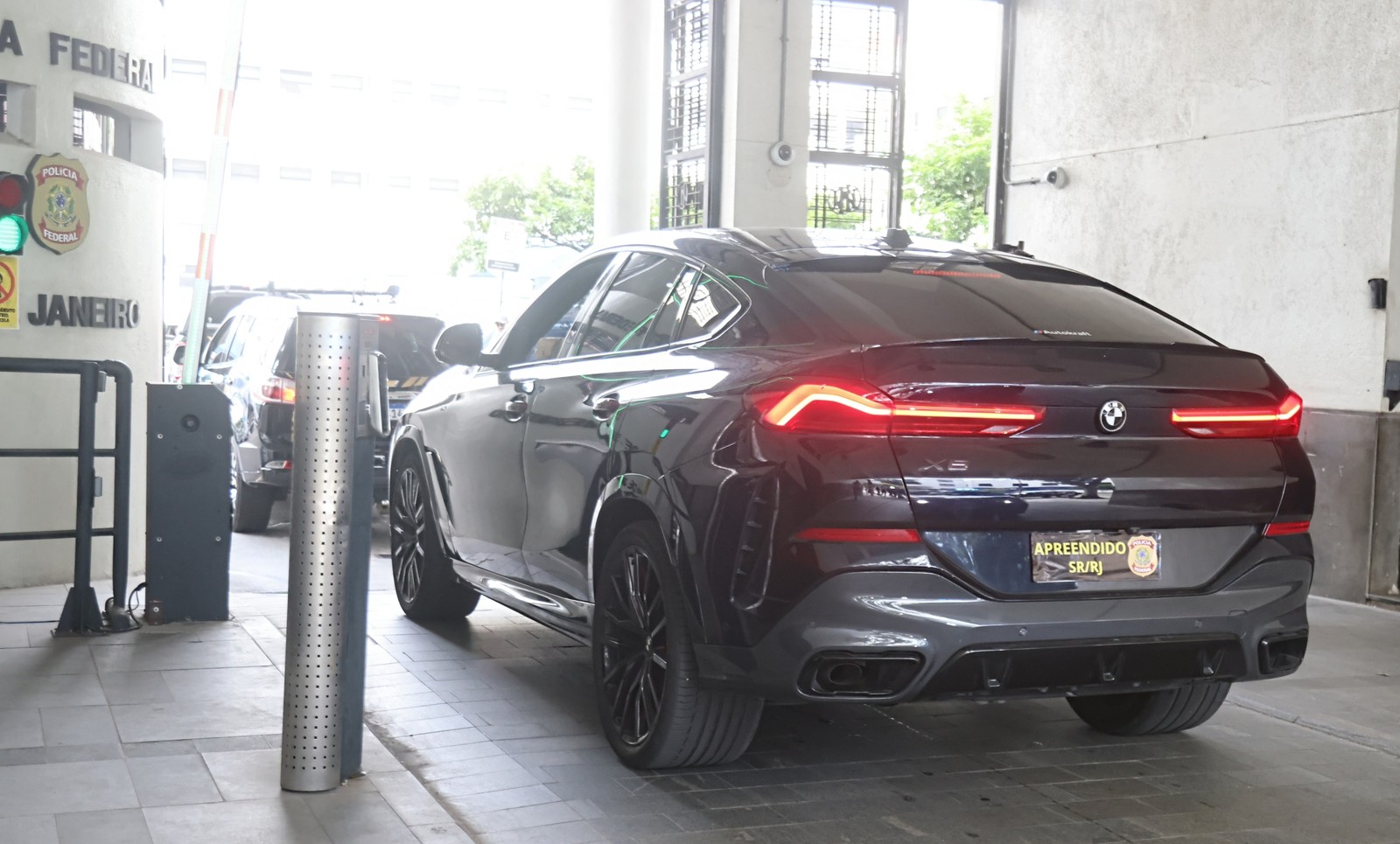 Na foto, carro apreendido — Foto: Fabiano Rocha / Agência O Globo