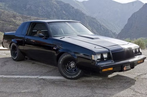 Buick Grand National 1986 — Fast & Furious 4: The outstanding performance sedan of the '80s has been reincarnated several generations since its introduction to the franchise. — Photo: Reproduction