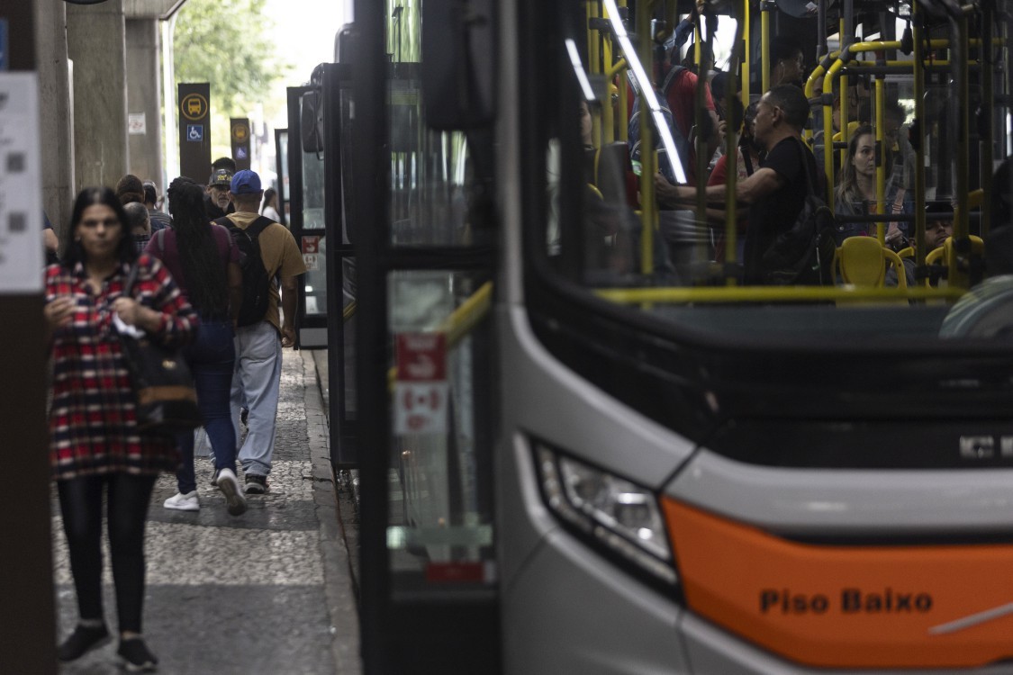Domingo do segundo turno teve bairros de SP com apenas metade da frota de dias úteis