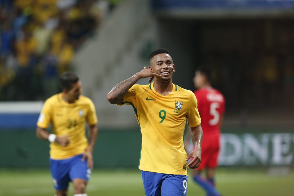 Gabriel Jesus celebra el gol que declaró la no participación de Chile en el Mundial 2018 - Foto: Marcos Alves/Agência O Globo